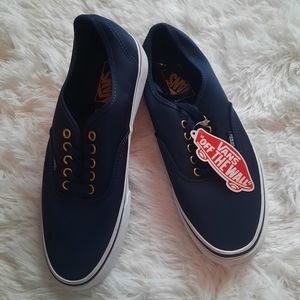 NWT Women's Navy Van's Size 8.5
